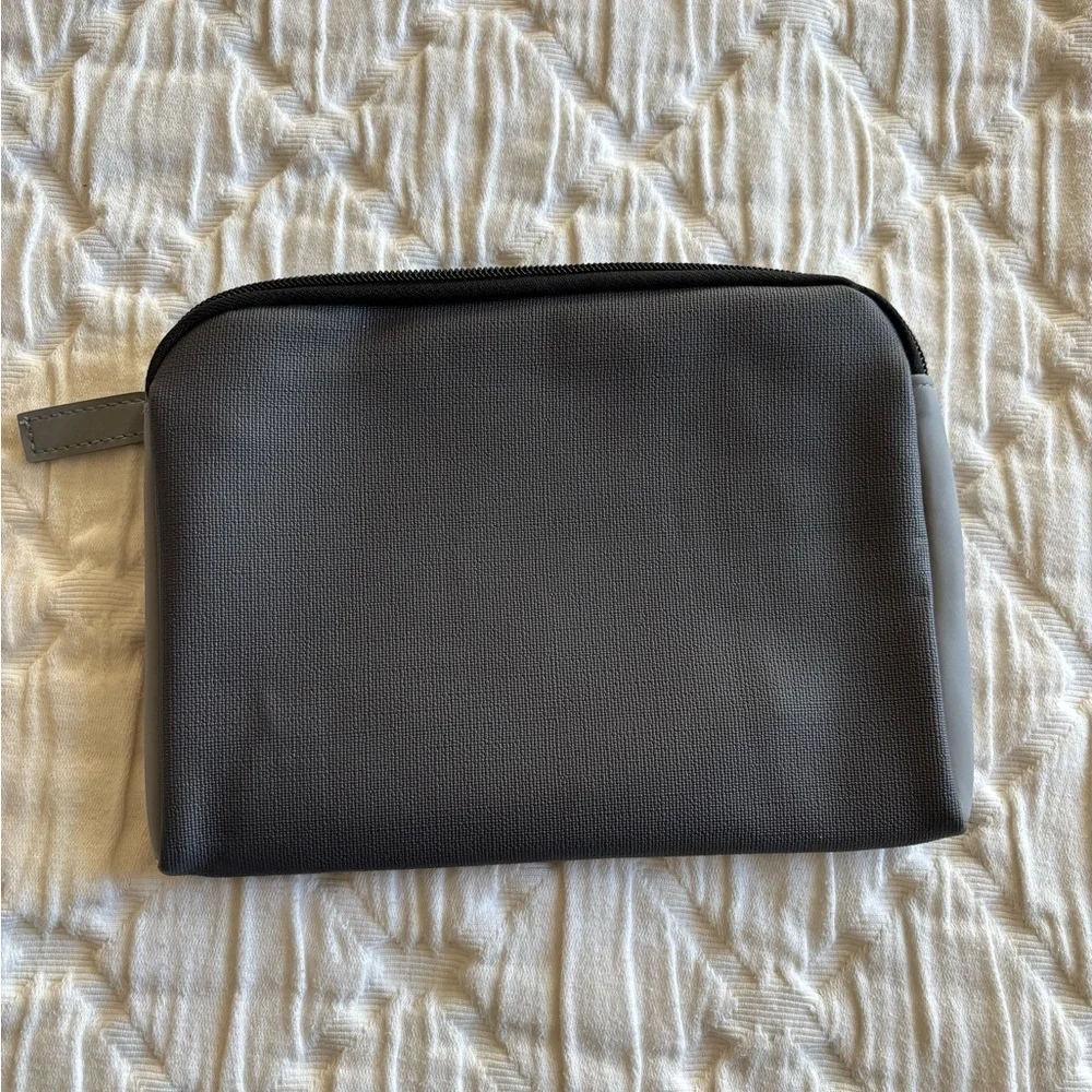 Tumi For Delta Airlines Small‎ Travel Storage Bag Zipper Pouch Toiletries Gray